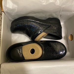 ✨Sparkly Dansko clogs✨
